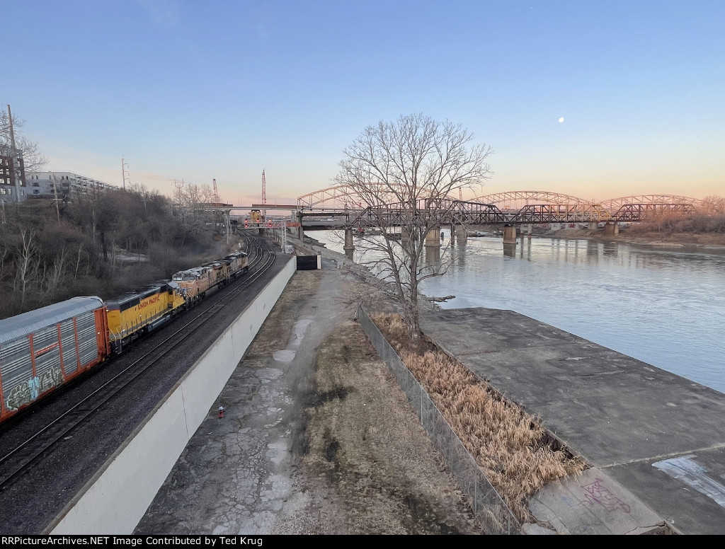 UP 5975, 7907 & 1771